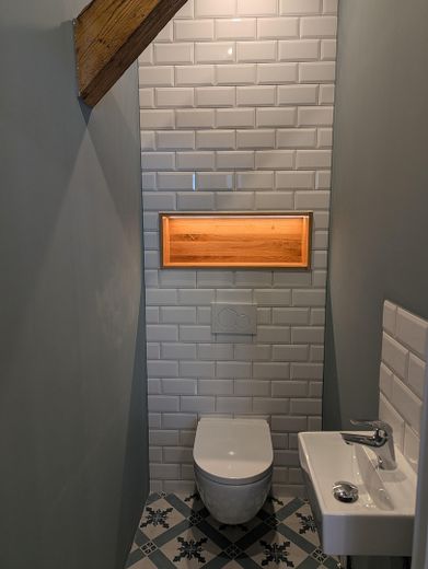 Obertraubling'de tekil tarihi eser statüsündeki sıra ev – Gäste WC
