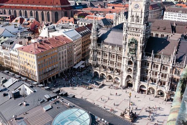 REPRÄSENTATIV IM HERZEN DER STADT