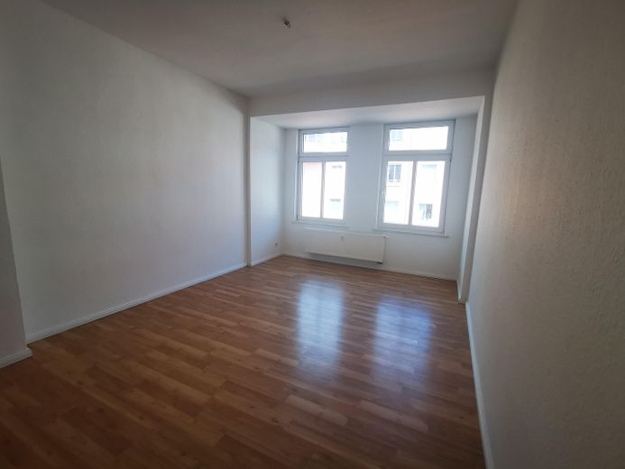 Sehr schöne helle 4-Zimmer-Wohnung unweit des Schellheimer Platzes – Wohnzimmer
