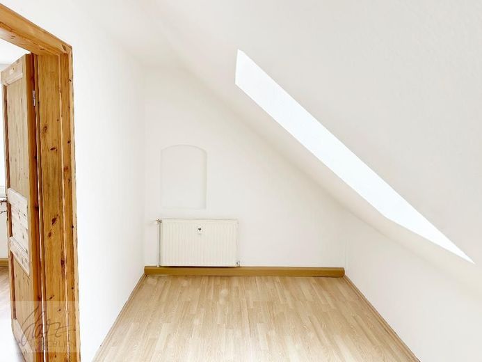 ***VIEL PLATZ &amp; BESONDERER WOHNCHARAKTER - 6-ZIMMER-MAISONETTE MIT KAMIN*** ab demnächst zu vermieten – Schlafzimmer 1 - untere Wohnebene
