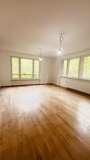 sanierte 3-Zimmerwohnung mit 2 Balkonen Nähe Wasserturm – Wohnzimmer