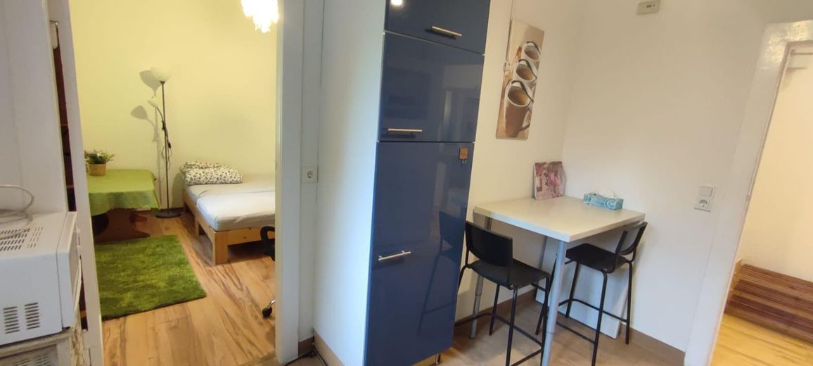 Küche / Tür zum Schlafzimmer