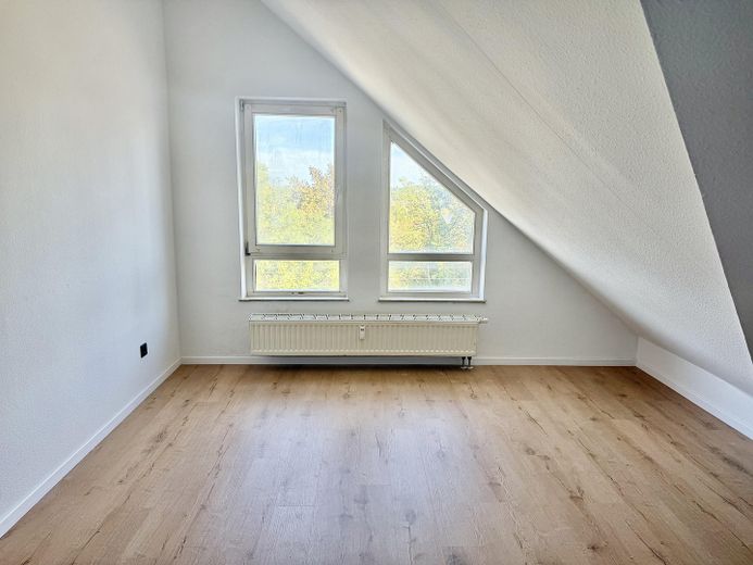 2-kamermaisonette met uitzicht op het groen en het meer, pas gerenoveerd, 42 m², parkeerplaats in de ondergrondse garage – Foto 1