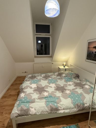 Möblierte 2 Zimmer-Wohnung in zentraler Lage in Frankfurt sachsenhausen – Schlafzimmer