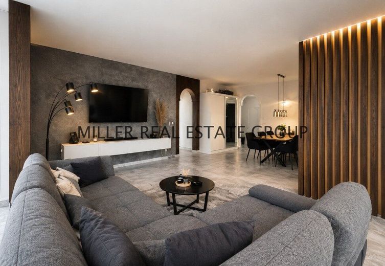 Exklusive Gartenwohnung in Ingolstadt mit Hauscharakter, großer Terrasse, Garage, zwei Stellplätzen &amp; zusätzlichem Apartment-Bereich im Untergeschoss! – Wohn-Essbereich
