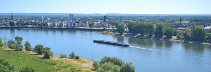 Rheinpanorama in Reinkultur - 2 Zi-Wohnung im Axa-/Colonia-Hochhaus.