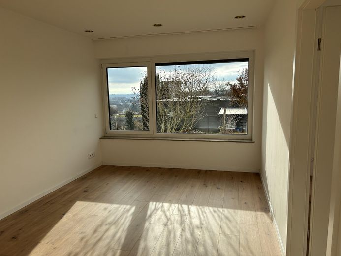 ES-Serach: Wohnung mit Terrasse und Aussicht – Foto 29