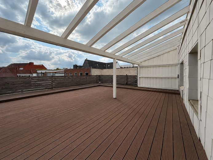 Jasne mieszkanie penthouse w centrum Lingen z dużym tarasem na dachu – Dachterrasse 2