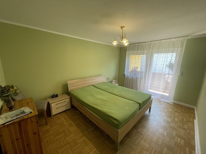 Gepflegtes und umfassend saniertes Reihenmittelhaus in Kirchseeon – sofort bezugsfrei – Schlafzimmer OG