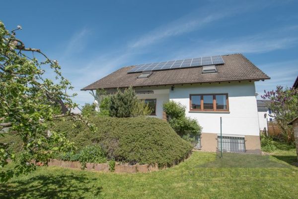 Senza provvigione: Attraente casa bifamiliare con giardino in posizione tranquilla a Kelkheim