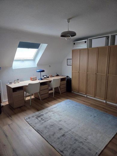 Gerenoveerd 3-kamerappartement op een rustige en centrale locatie – Arbeitszimmer