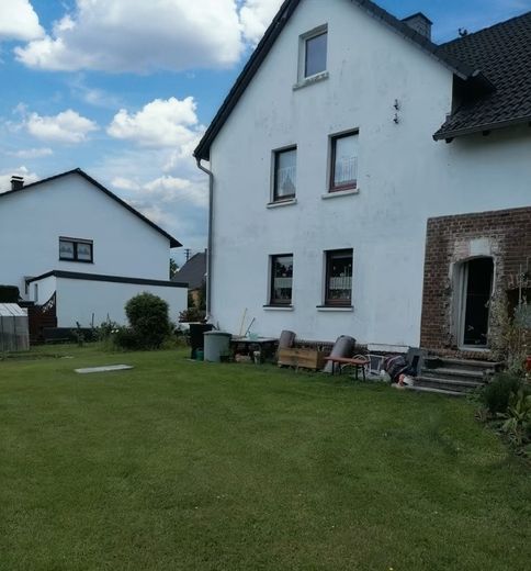 Nauroth, EFH + Nebengeb. – Foto 1