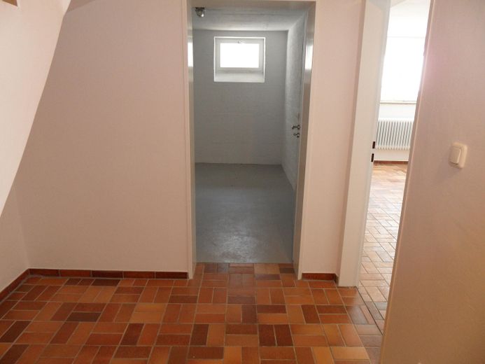 Direct intrekken in uw eigen huis met tuin aan de rand van München – Keller Zugang Hobbyraum