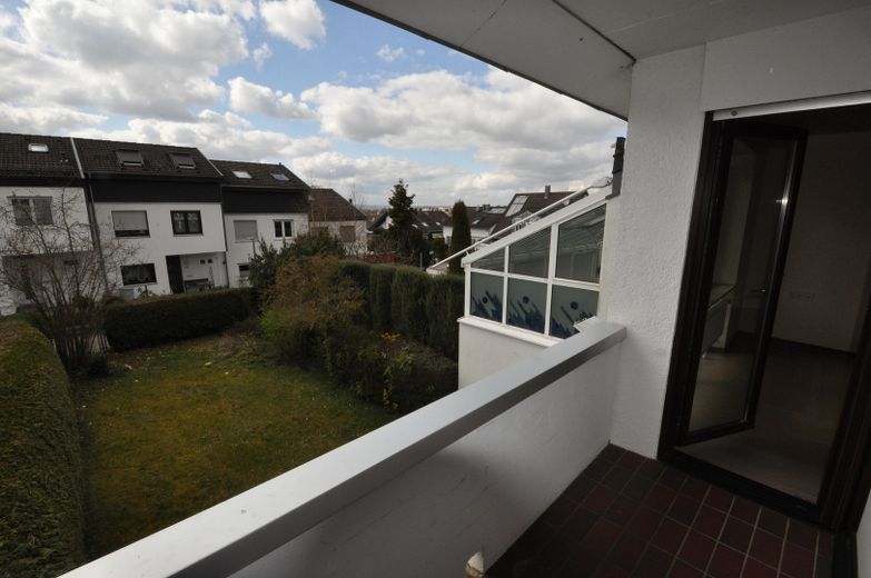 Privat: Familienfreundliches Reihenhaus mit Garten & Garage in bester Lage, Böblingen-Tannenberg – Balkon