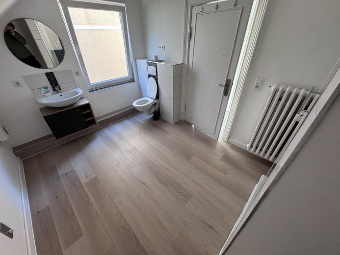 Frisch renovierte 4-Zimmer-Wohnung mit Balkon in zentraler Lage von Flensburg – Badezimmer - 2