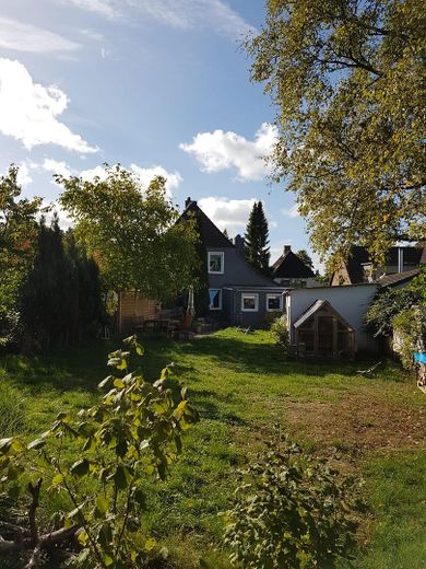Casa bifamiliare ristrutturata con 992 m² di giardino da sogno – senza provvigione, ideale per famiglie – Garten