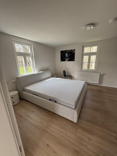 Neu renovierte und voll ausgestattete 2 Zimmerwohnung in traumhafter Lage Reutlingen Mittelstadt – Schlafzimmer