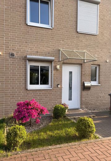 Modernes Reihenmittelhaus, Baujahr 2016, ruhig gelegen in Toplage von Ahrensburg – PROVISIONSFREI! – Eingang