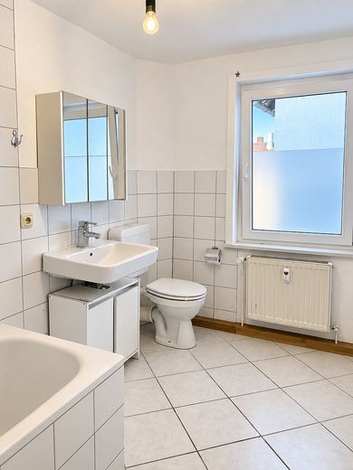 gepflegte 3 Zimmer, frei ab 01.01.2027 – Badezimmer