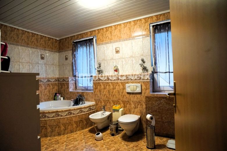 Bad Wildbad: Behaglich, bestsaniert, bezugsfertig! Sympathisches Einfamilienhaus in bester Lage. – WC und Bidet
