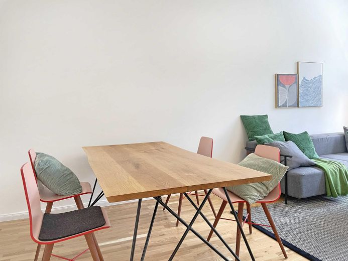 Traumhafter Altbau in direkter Pankelage | Erstbezug | Saniert | Provisionsfrei – Essbereich Wohnzimmer