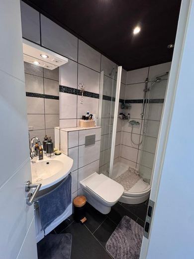 Modernisiertes Reihenendhaus in Toplage Cronenberg – EG Gäste WC & Dusche