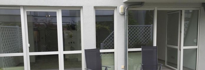 2,5 Zi.-Terrassenwohnung m. Garten (incl. Küche) + feste Tiefgarage in Forchheim/Nähe Bhf. – Terrasse