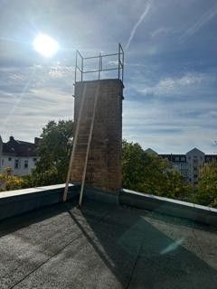 Appartamento singolo in edificio d’epoca con balcone, pronto per essere abitato – Ausblick mögliche Dachterrasse