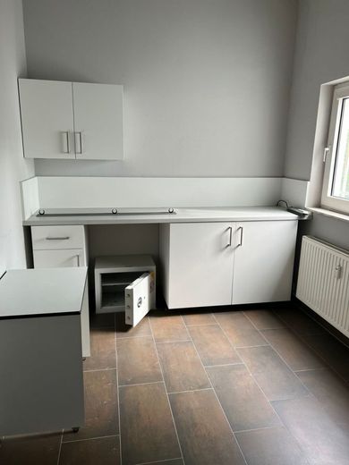 Perfekt sichtbar: Ladenlokal mit großzügiger Fensterfront in Löhne - Gohfeld – Teeküche.