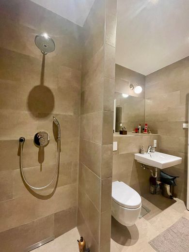 4-Zimmer möblierte Wohnung im Schmargendorf, Gäste WC, Waschraum, Aufzug, Tiefgarage – Elternbadezimmer