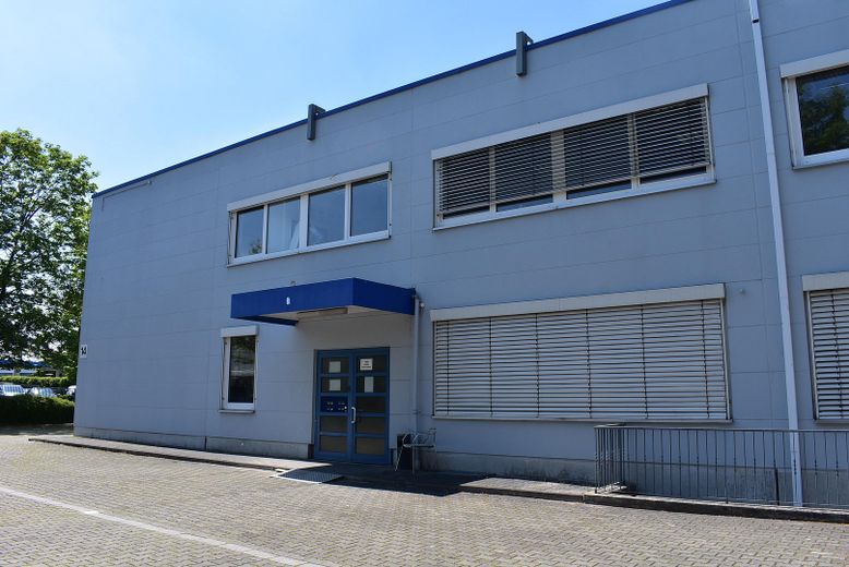 Helle Bürofläche ca. 100 m² – mit 3 Räumen und Stellplätzen – Eingang Ost