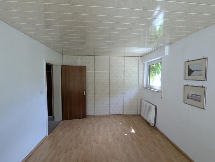منزل أتريوم جذاب في هيغناخ: هادئ، قريب من الطبيعة وملائم للعائلات – Raum 3 mit Einbauschrank