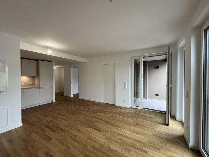 First occupancy in the new build! Modern 2-room apartment with QNG-Plus seal and fitted kitchen! – Wohnzimmer