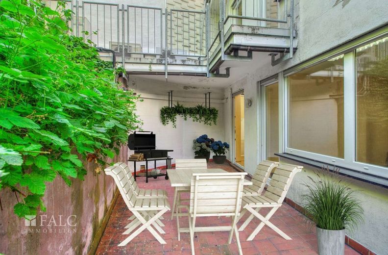 Großzügige Immobilie im Herzen von Cochem! – Terrasse 1.OG (virtuell möbliert)