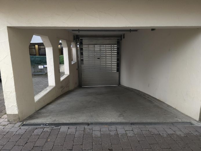 Luminoso appartamento di 3,5 locali (80 m²) in centro città – Tiefgarageneinfahrt