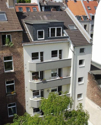 KÖLN-SÜDSTADT; LICHTDURCHFLUTETES 1 ZIMMER-APARTMENT – Hausansicht