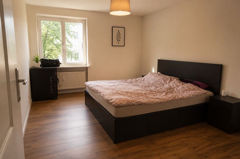 Appartamento di 3 locali con loggia in vendita – Schlafzimmer