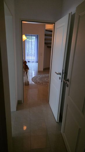Просторий мезонет із надзвичайним відчуттям простору – 2. Wohnungseingang Souterrain