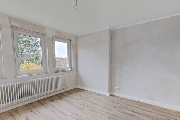 Bielefeld-Ummeln'de BALKONLU ve küvetli banyoya sahip şirin 2 odalı çatı katı dairesi