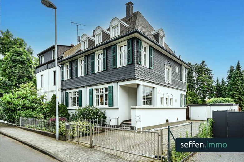 Altbau-Eleganz: Vielseitig nutzbar &amp; modernisiert - Stadtvilla in Bestlage von Bergisch-Neukirchen! – Bild 3