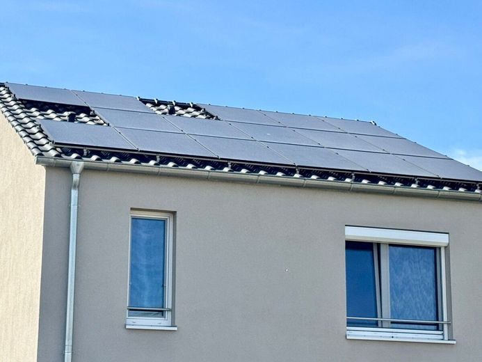 HORN IMMOBILIEN ++ Neuwertiges Einfamilienhaus in Neubrandenburg Obodritenstraße, EBK + Carport – Photovoltaikanlage