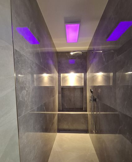 Bad/ Begehbare Dusche