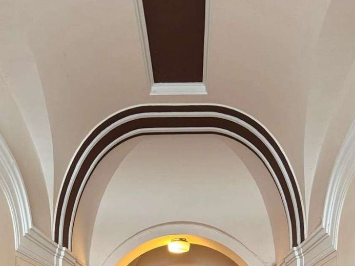 gepflegtes Wohn- und Geschäftshaus mit Balkonen – Foto 1