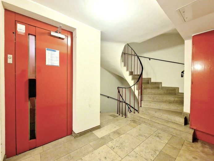 Kapitalanlage mit Zukunft: Renditeobjekt im Herzen von Düsseldorf – EG-Hausflur