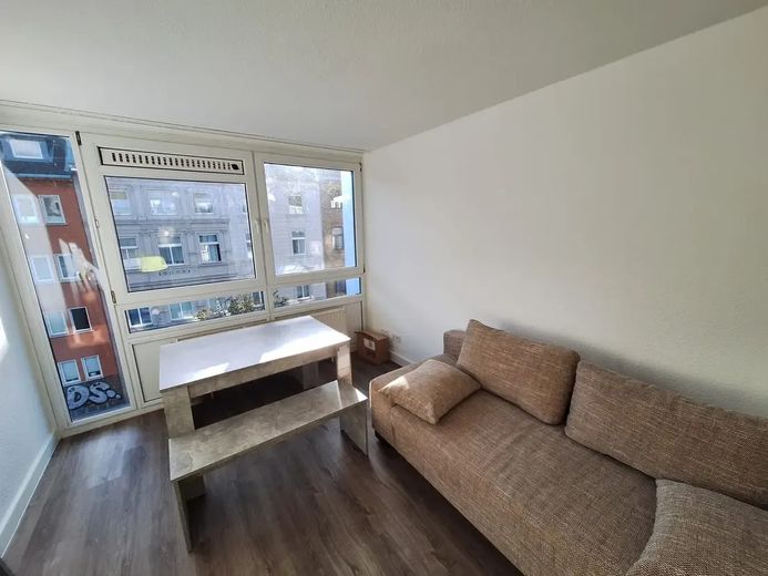 Top Lage in Ehrenfeld - Möblierte, exklusive 1-Zimmer-Wohnung – Wohnzimmer möbliert