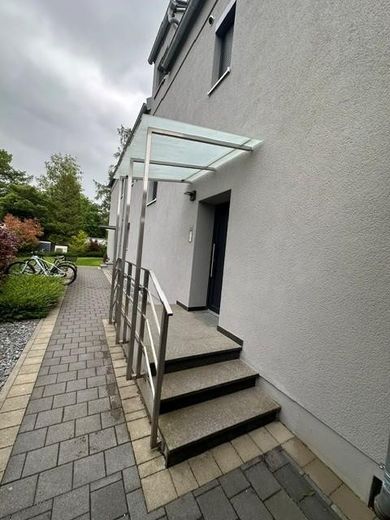 Lichtdurchflutete 3-Zimmer-Wohnung mit Terrasse in begehrter Villenlage in Obersendling – EIngang