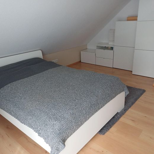 Gepflegtes Reihenendhaus mit schönem Garten, überdachter Terrasse, Kamin und Carport – Zimmer im DG ("Kind 3") (3)