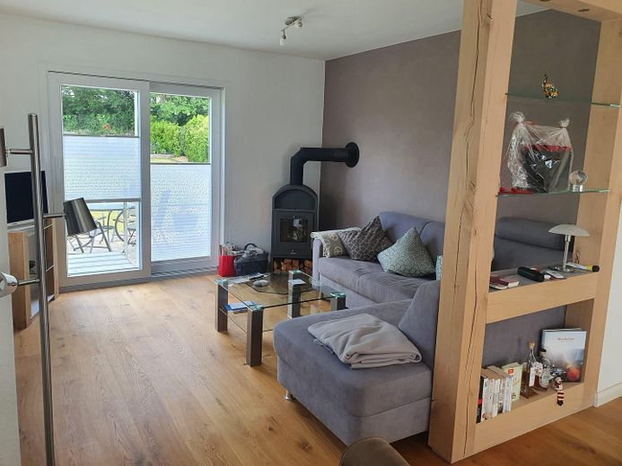 Wohnzimmer mit Gartenblick