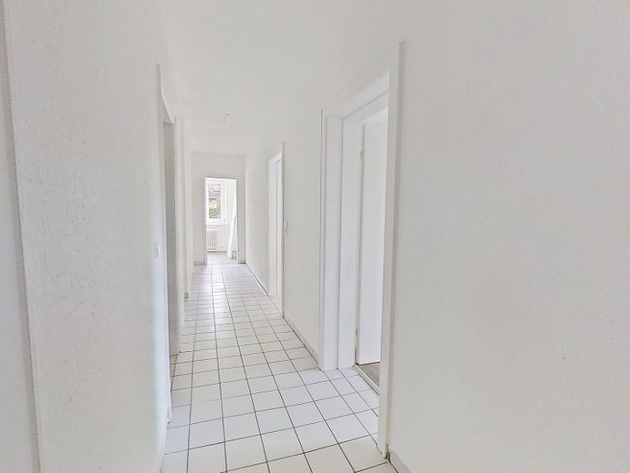 Großzügig gestaltete 4-Zi.-Whg. mit BALKON und viel Komfort – Foto 12