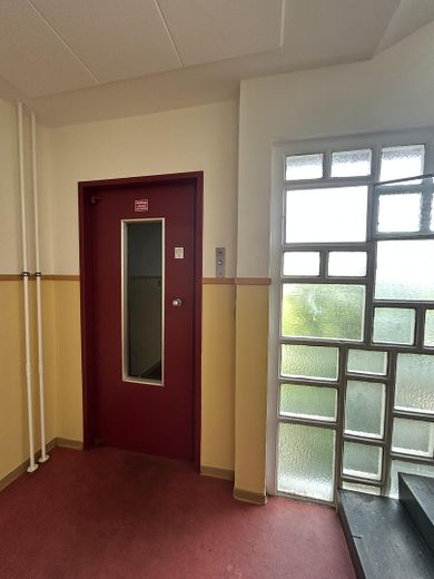 Ankastre mutfaklı, duş banyolu, balkonlu, otoparklı daire; BER ve Freie Universität Berlin yakınında – Fahrstuhl